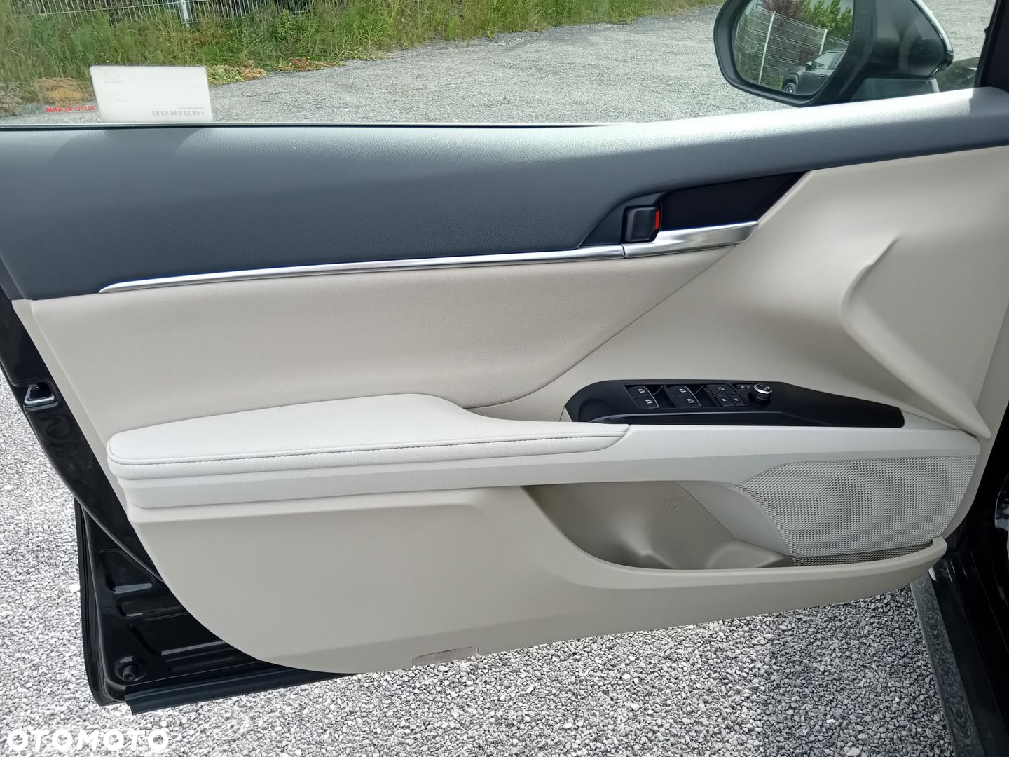 Toyota Camry - 23