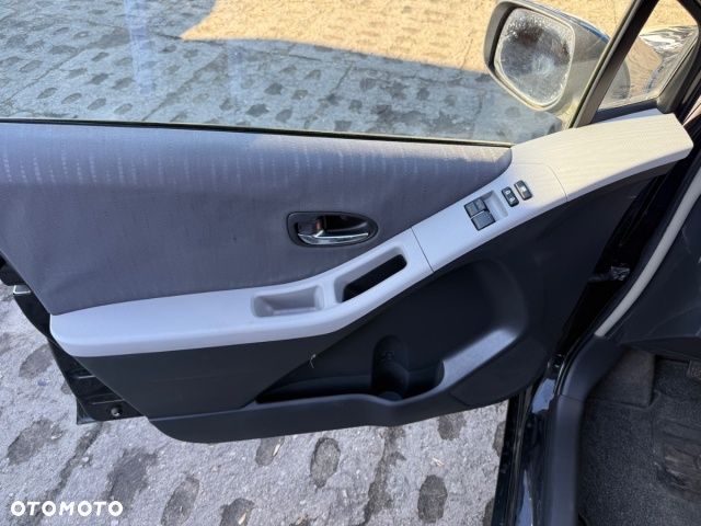 Toyota Yaris - 10