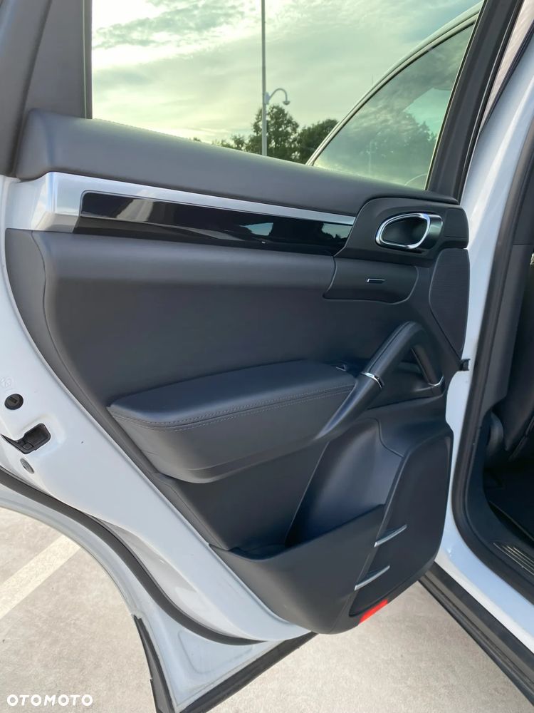 Porsche Cayenne Diesel Platinum Edition - 22