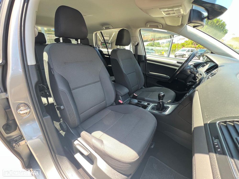 Volkswagen Golf 1.6 TDi GPS Edition — fotografia 9