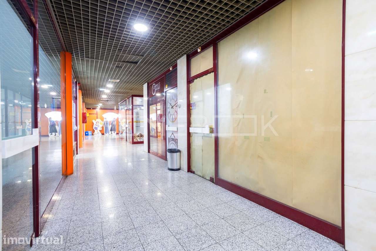 Loja com 18m² no Centro Comercial dos Moinhos – Quinta Grande