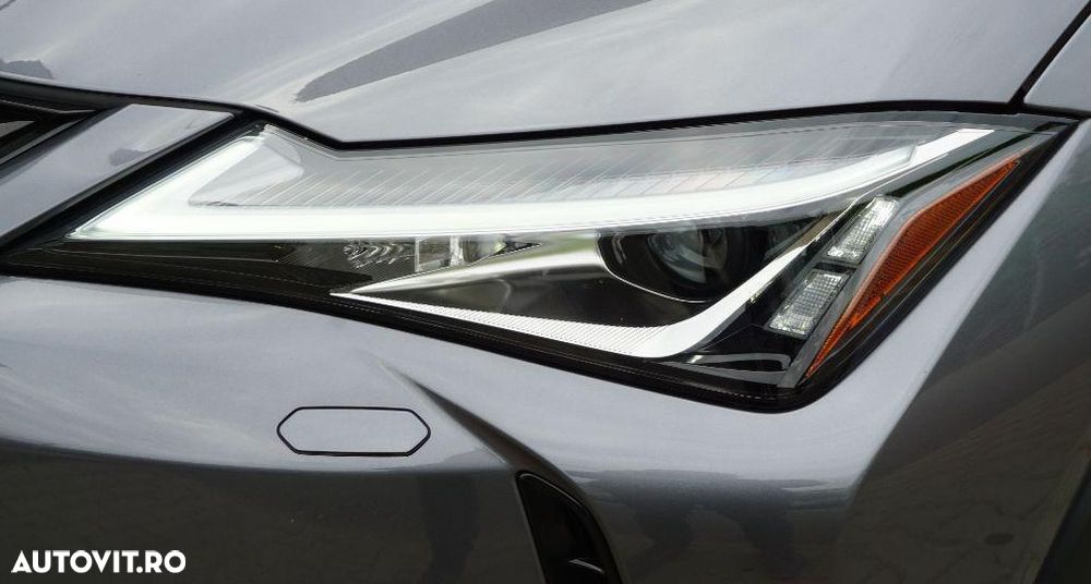 Lexus UX 250h FWD Business - 17