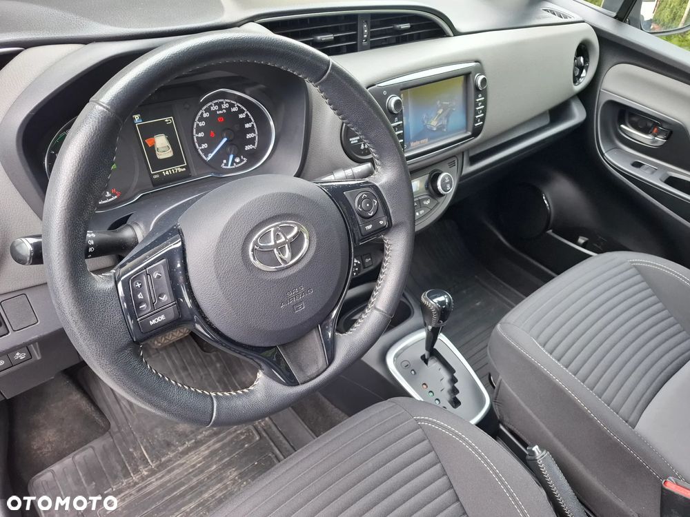 Toyota Yaris Hybrid 100 Premium - 6