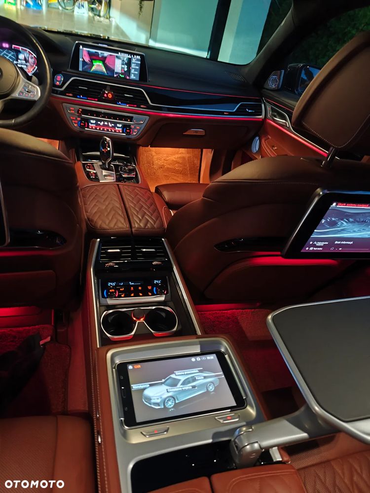 BMW Seria 7 750Li xDrive - 34