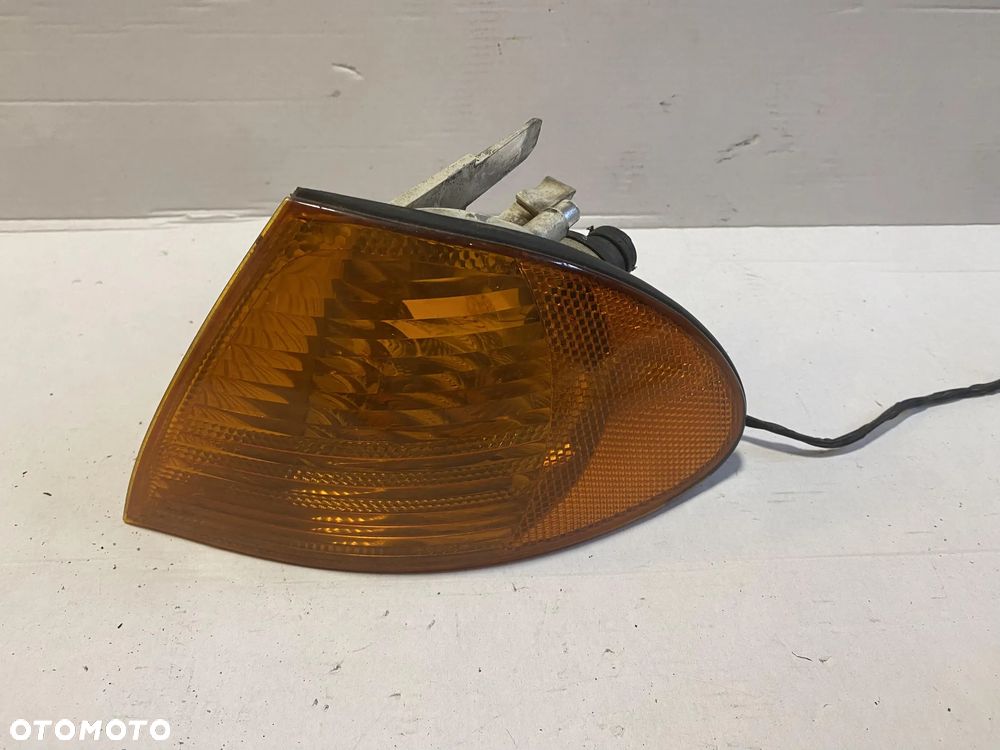 Kierunkowskaz  prawy przód BMW E46 sedan OE - 1