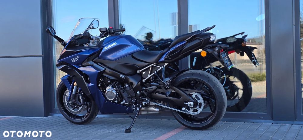 Suzuki GSX - 26