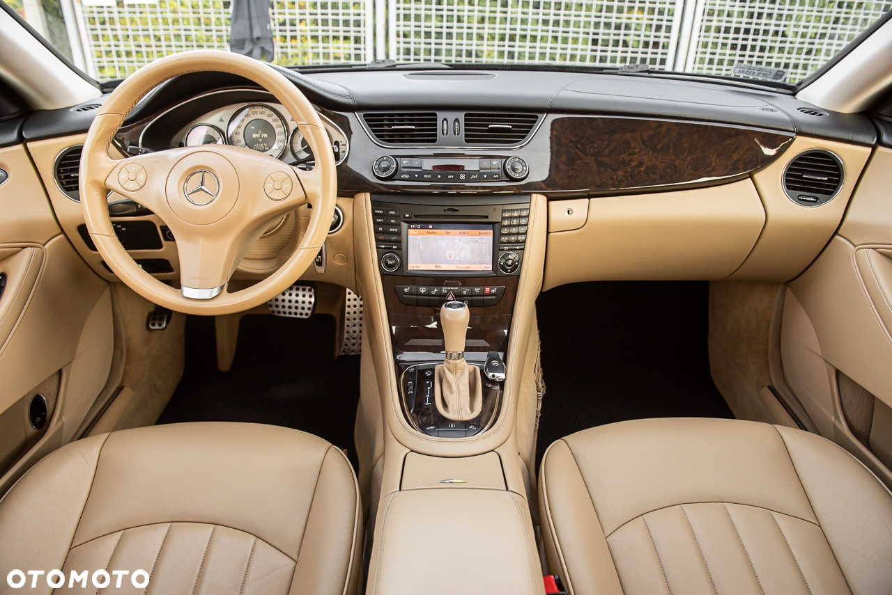 Mercedes-Benz CLS 500 - 24