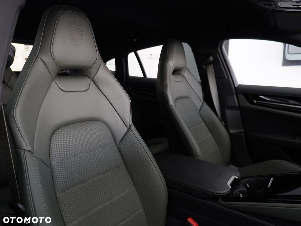 Porsche Panamera 4 E-Hybrid PHEV - 32