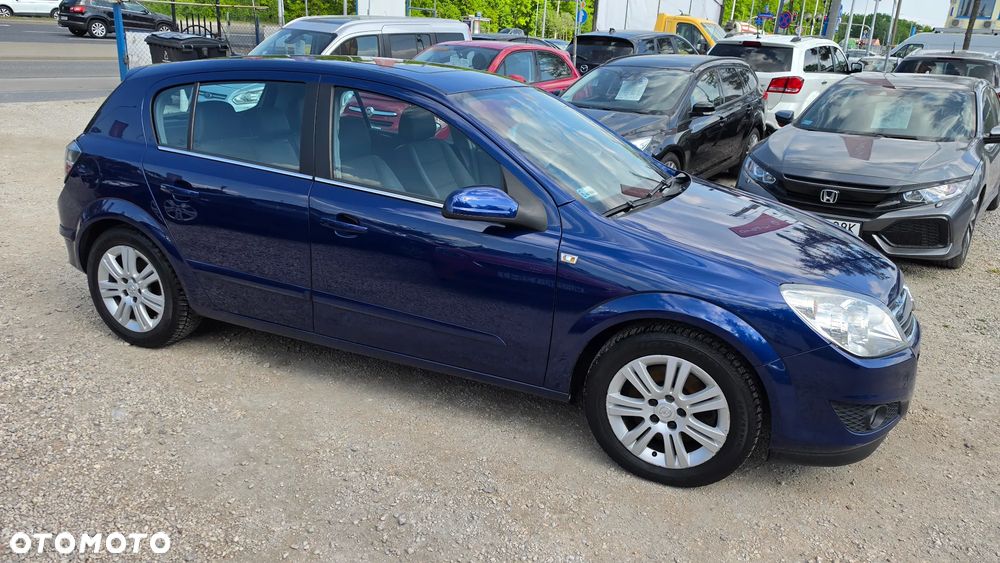 Opel Astra 1.6 T Cosmo - 24