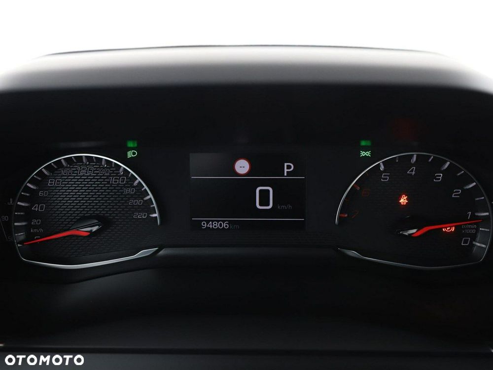 Peugeot 2008 PureTech 130 EAT8 Allure - 23