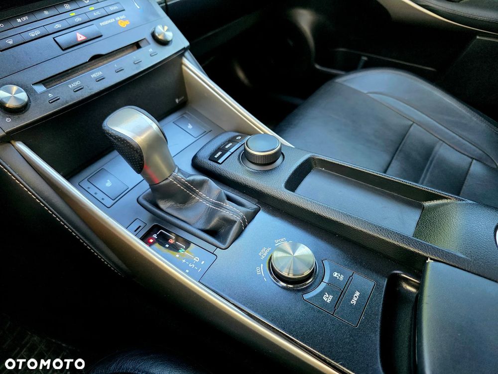 Lexus IS - 29