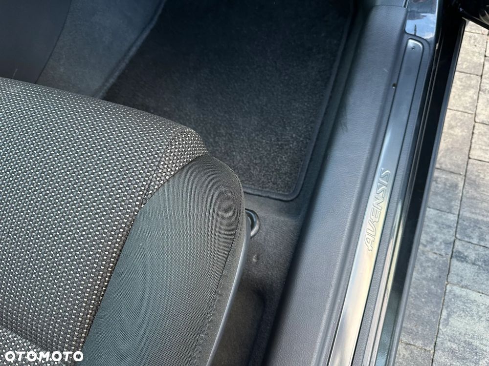 Toyota Avensis 1.8 VVT-i Terra Plus - 11