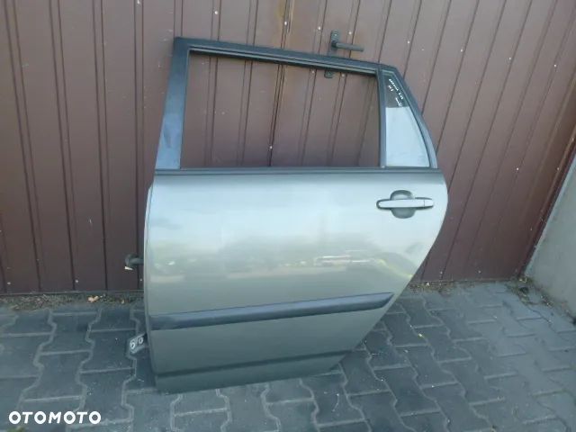 DRZWI LEWY TYŁ LEWE TYLNE KOMPLETNE TOYOTA COROLLA E12 KOMBI KOLOR 1C3 - 8