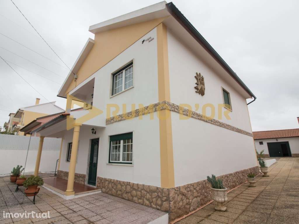 Moradia T3 com Anexo e Terreno de 600 m² na Abrigada - Grande imagem: 5/28