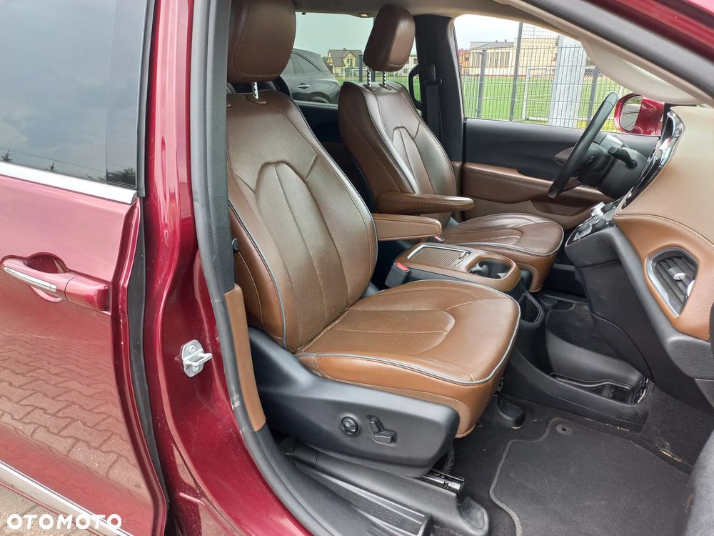 Chrysler Pacifica - 28