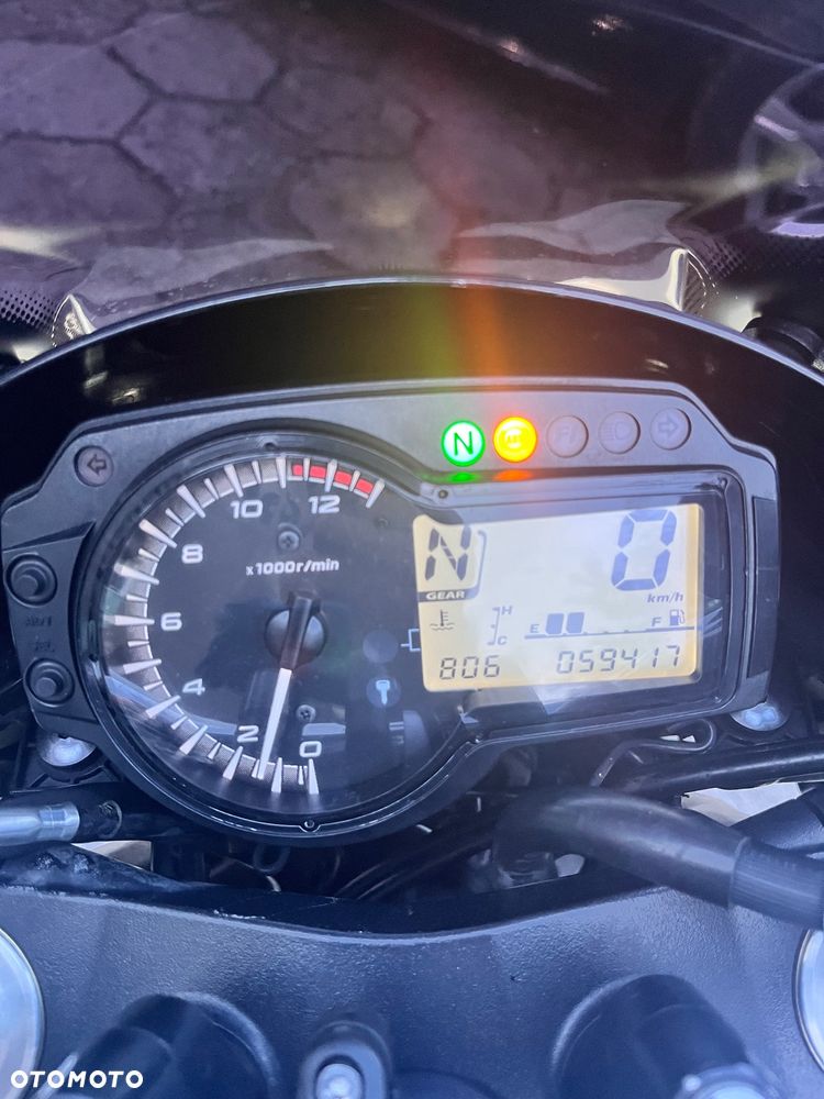 Suzuki GSR - 10
