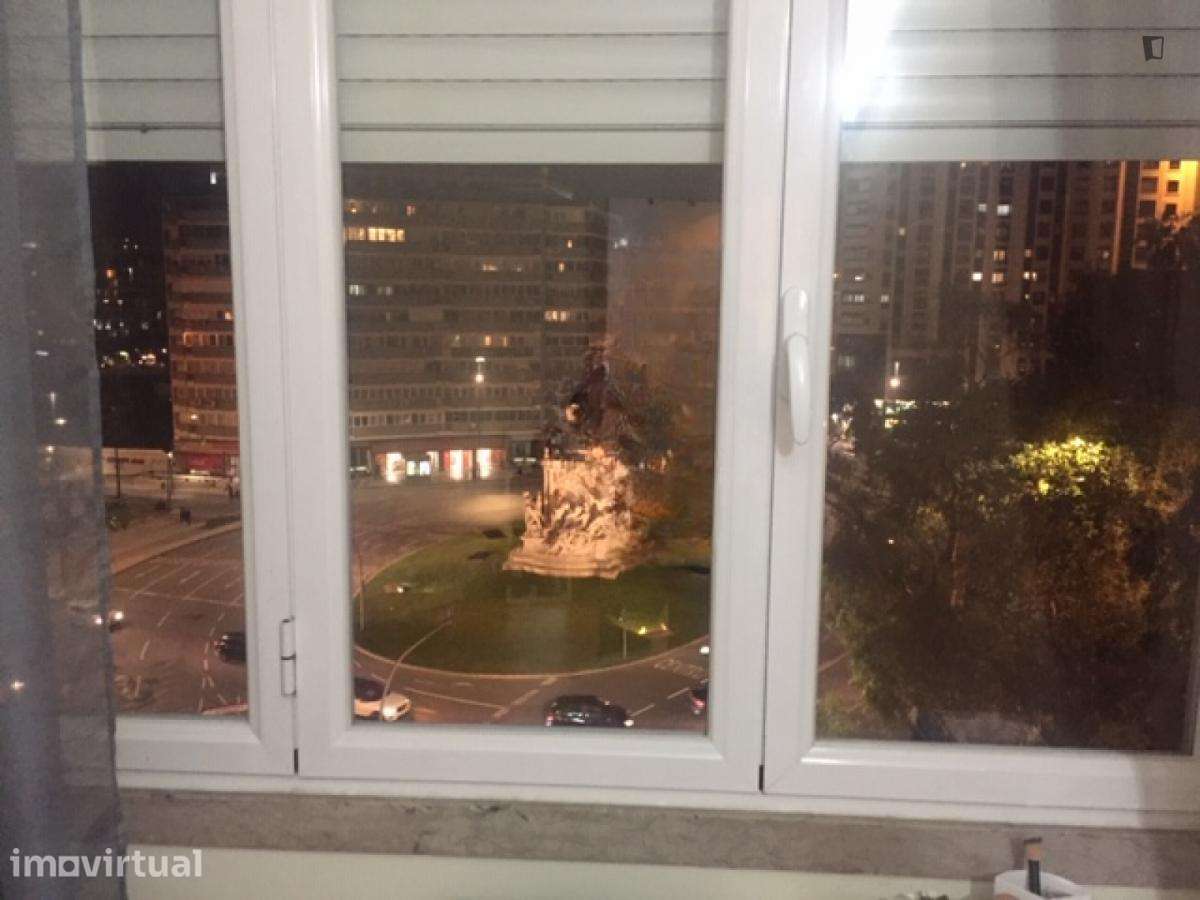 Quarto - localizado em Campo Grande Lisbon - Grande imagem: 2/13