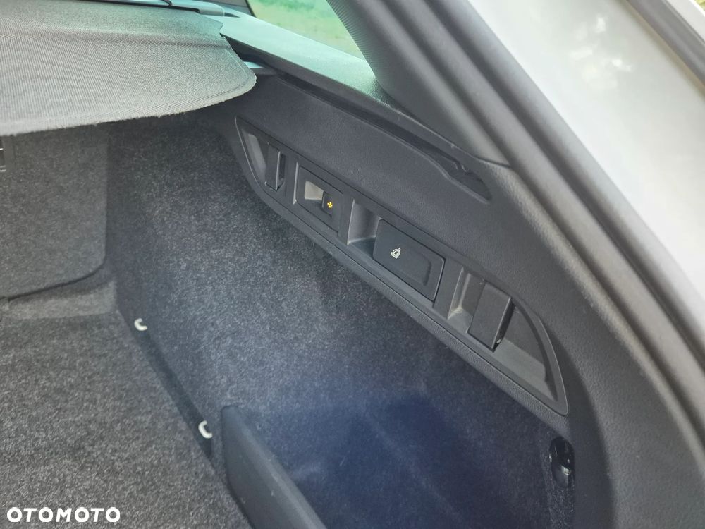 Skoda Octavia Combi 2.0 TDI DSG RS - 29