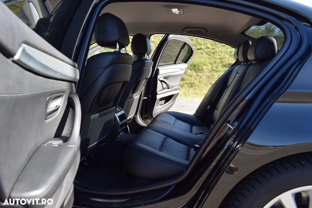 BMW Seria 5 525d Sport-Aut. - 12