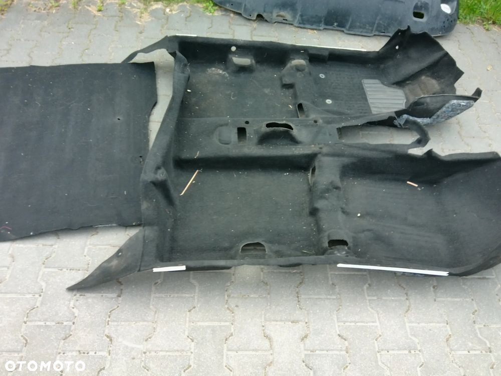 DACIA DUSTER 12-17R WYKLADZINA WNETRZA + BAGAZNIK CZESCI ROZNE PYTAC - 1