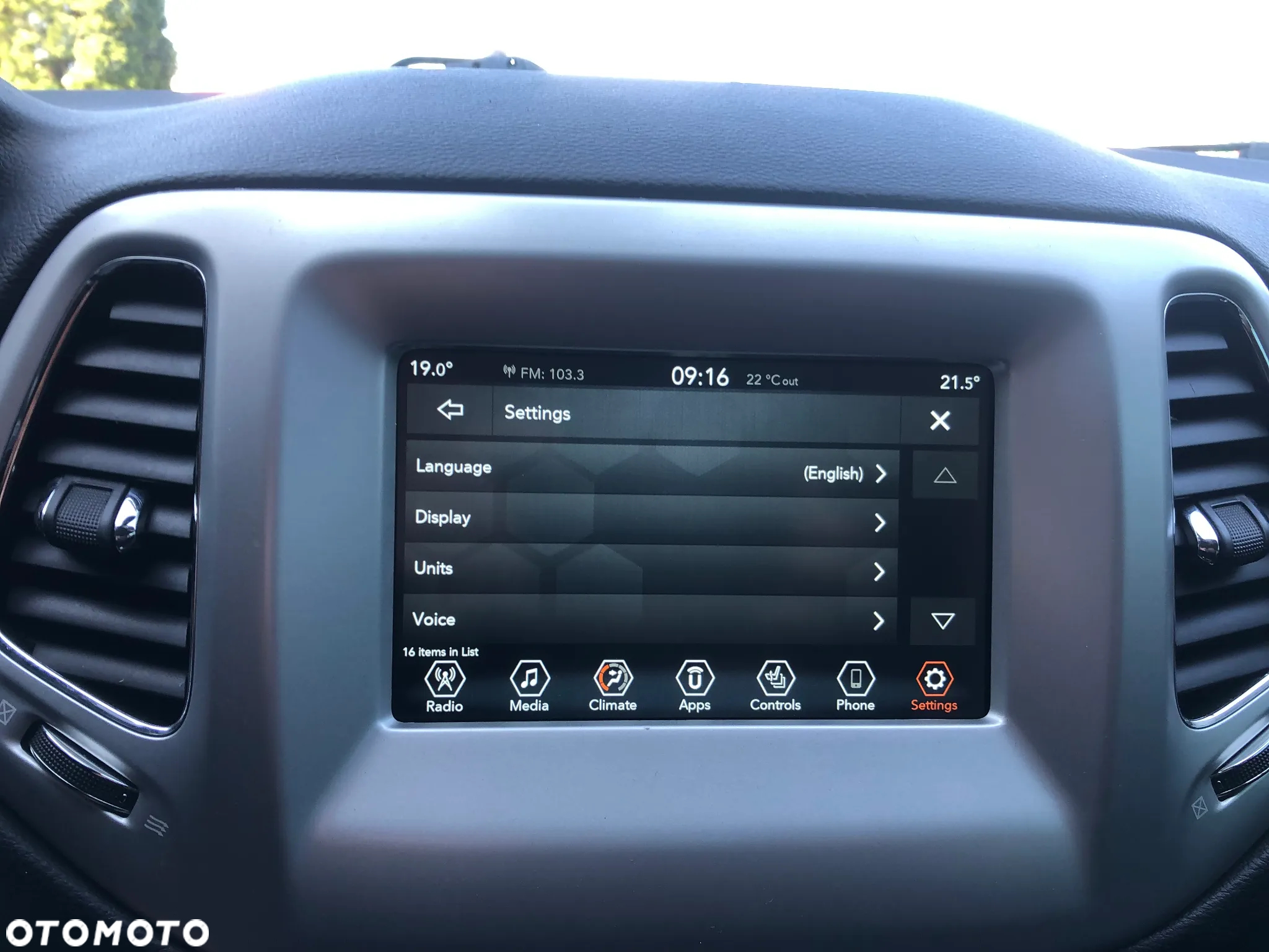 Jeep Compass - 32