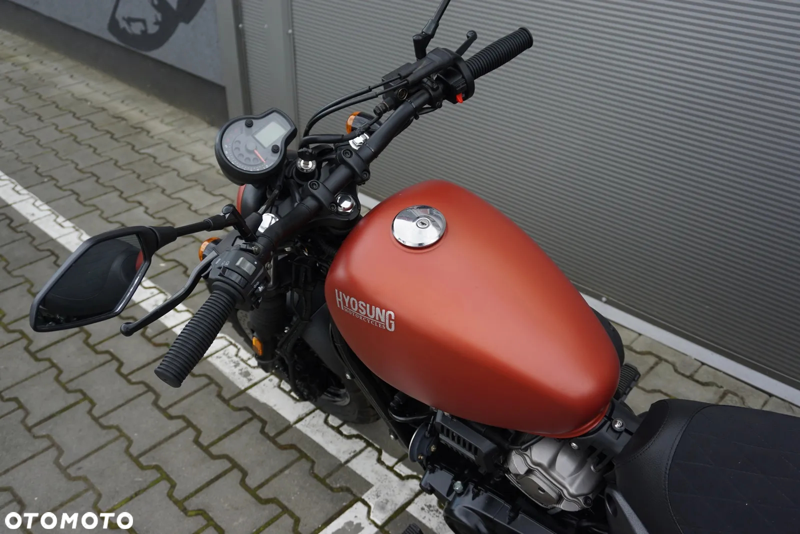 Hyosung GV - 4