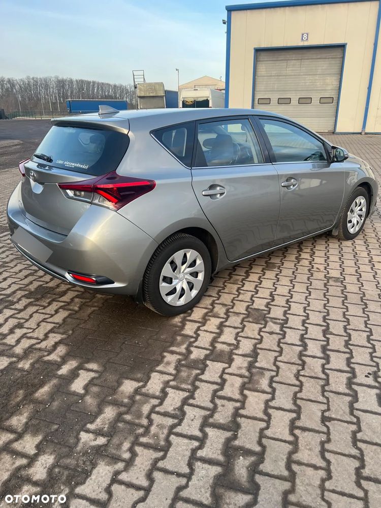 Toyota Auris 1.6 Premium - 3