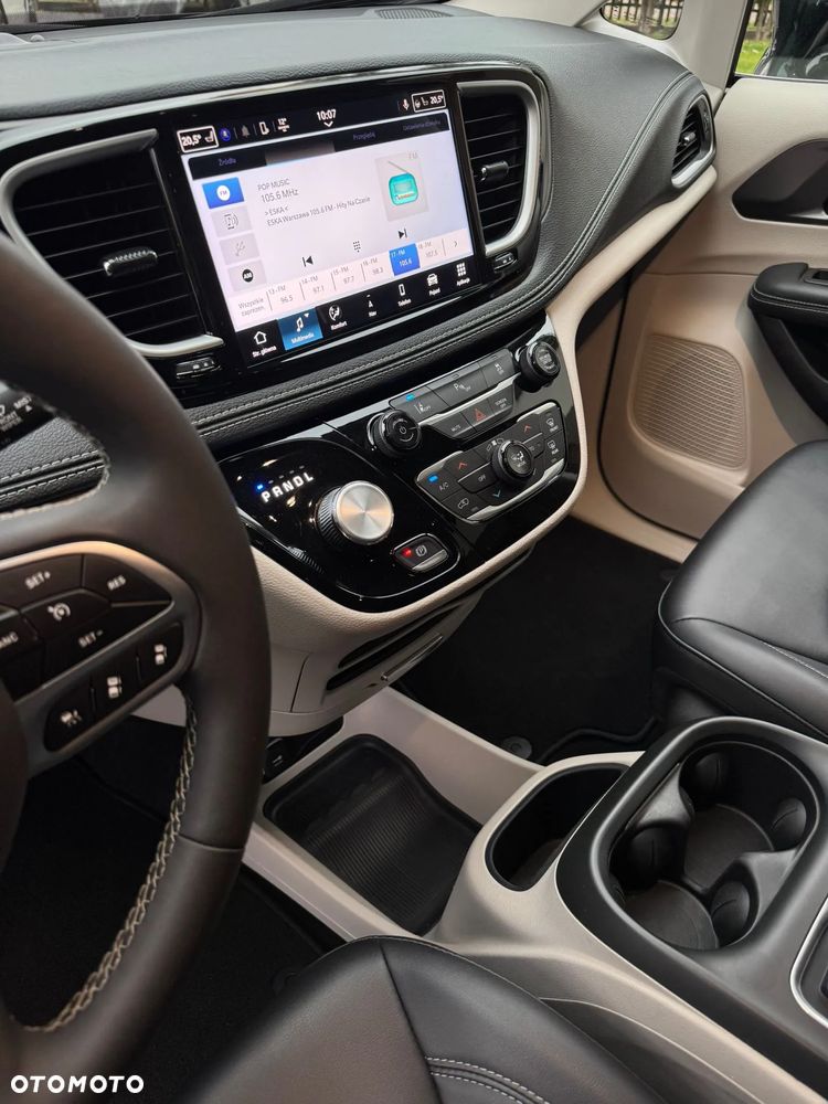 Chrysler Pacifica - 11