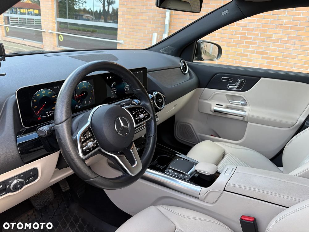 Mercedes-Benz GLA 220 d 4-Matic - 11