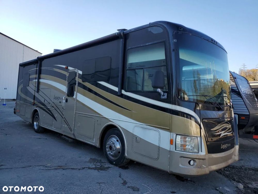 Ford Sunseeker E-450 Cutaway - 13