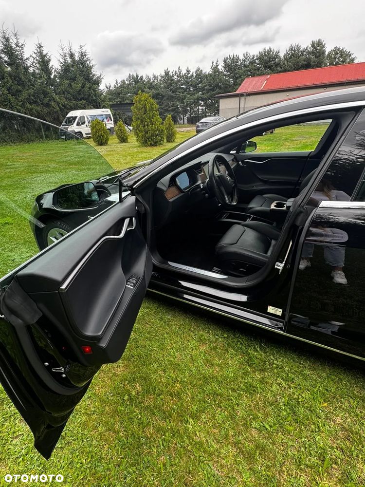Tesla Model S - 12