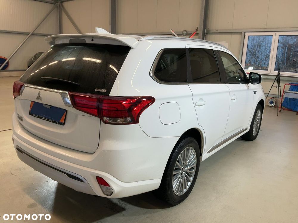 Mitsubishi Outlander 2020 photo 2