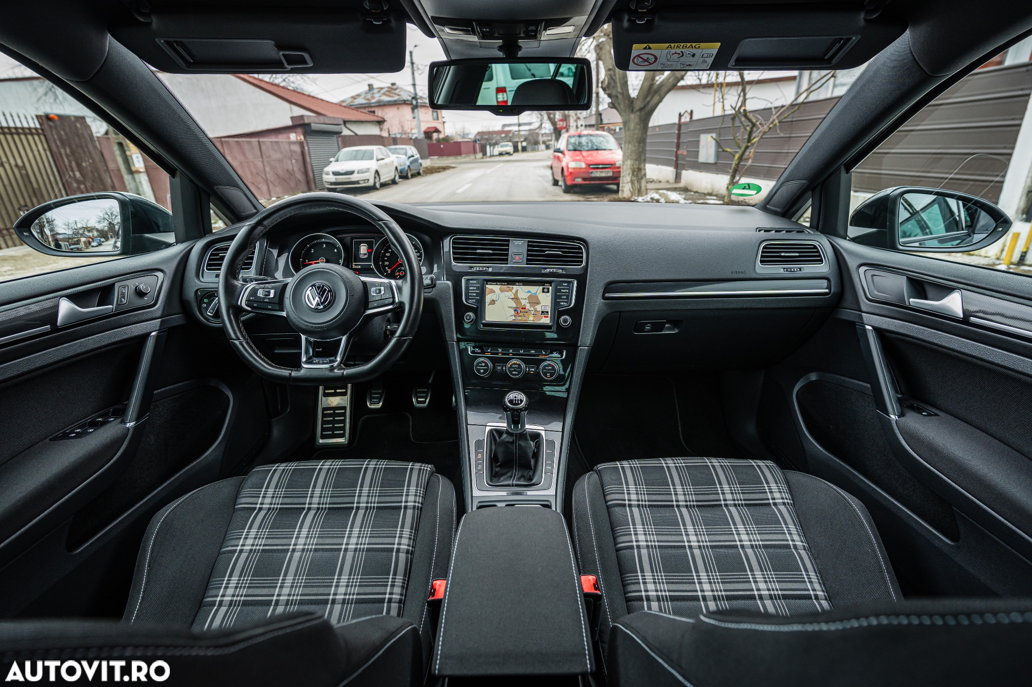 Volkswagen Golf 2.0 TDI GTD - 11