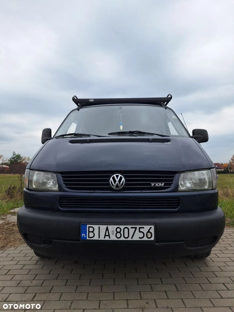 Volkswagen Caravelle - 1
