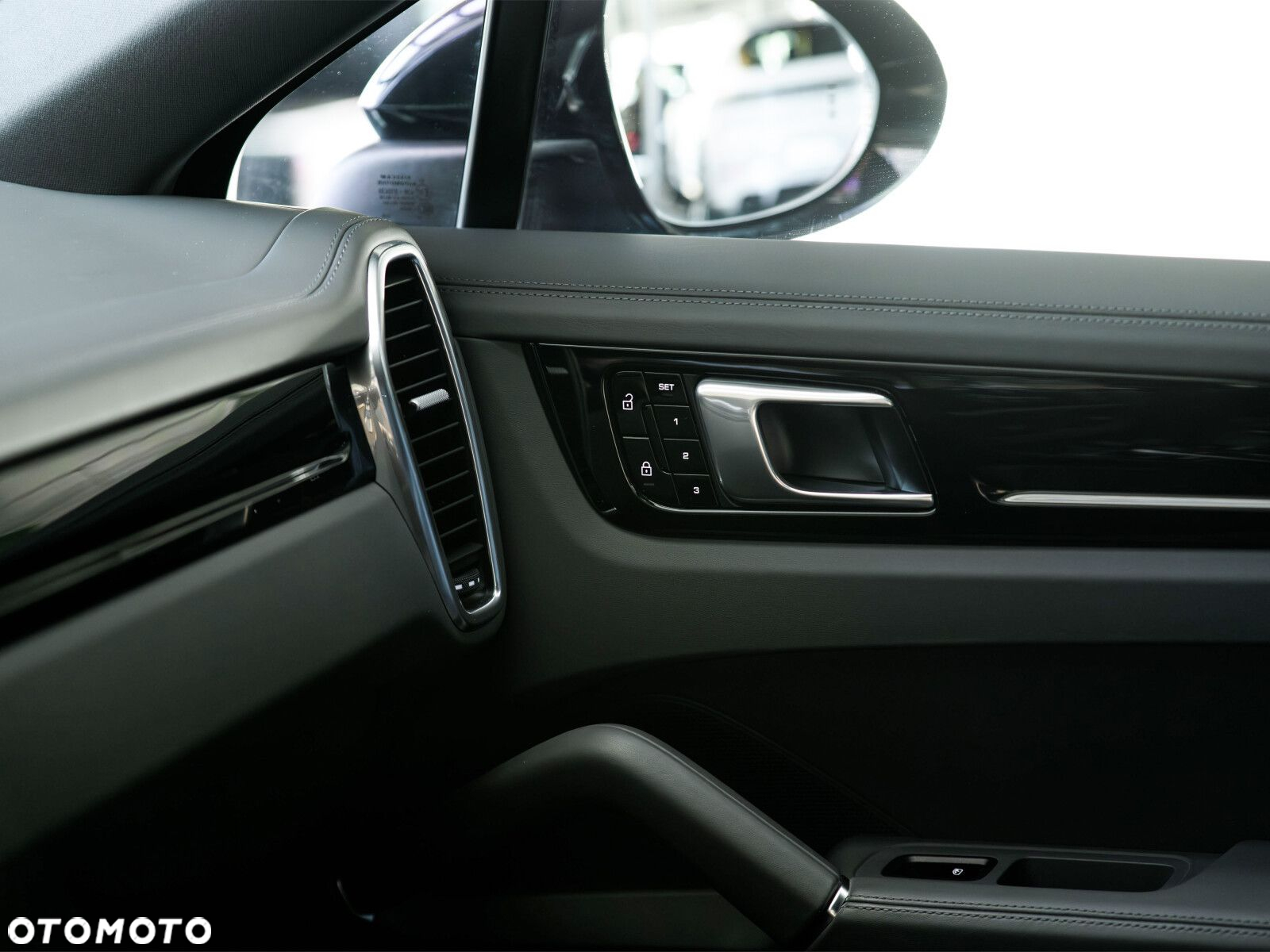 Porsche Cayenne Coupe - 12