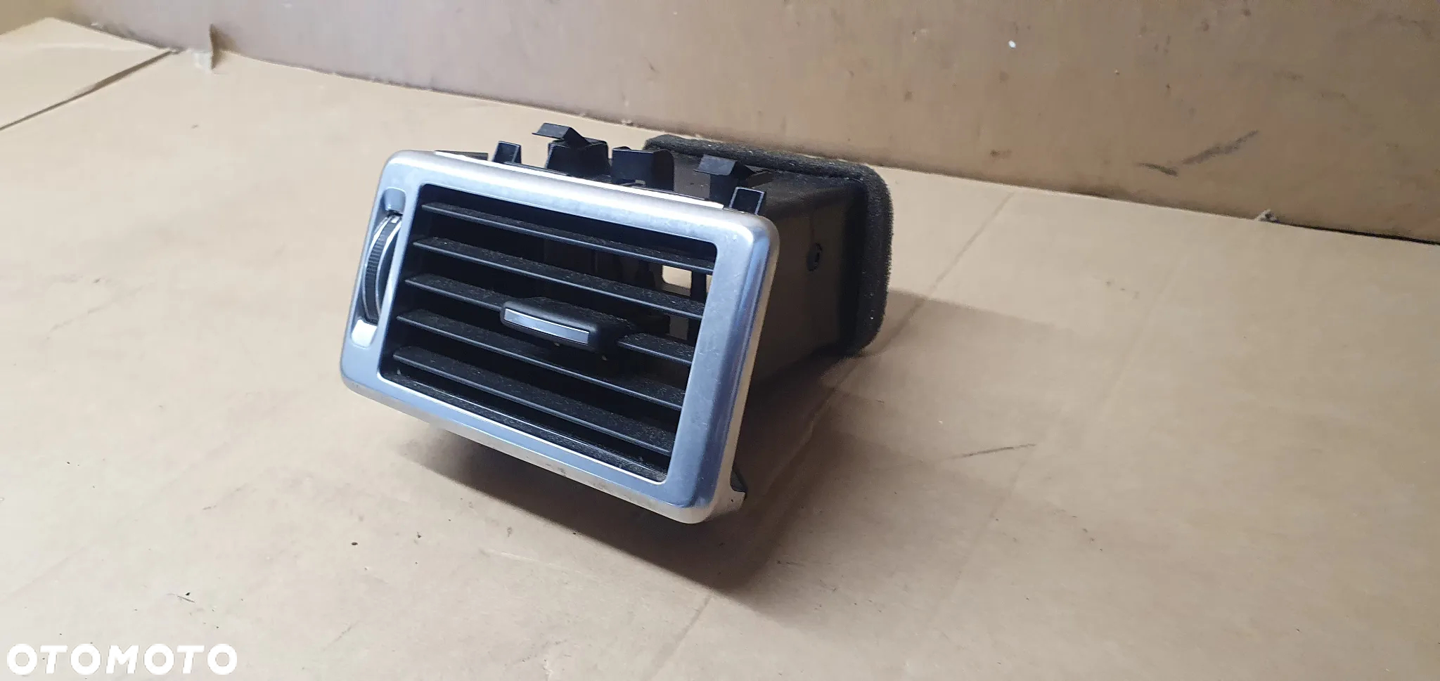 Kratka nawiewu powietrza lewy przód Land Rover Discovery Sport L550 FK72-018B08-AD - 4
