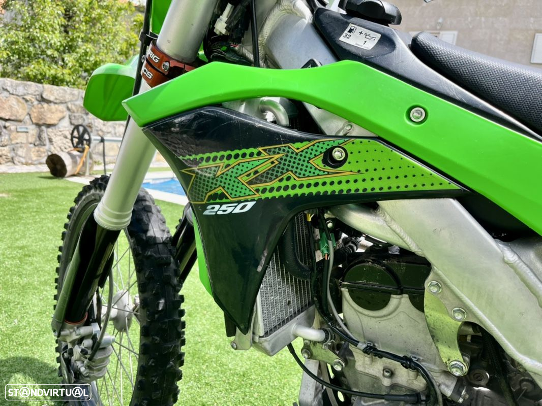 Kawasaki KX 250 F - 6