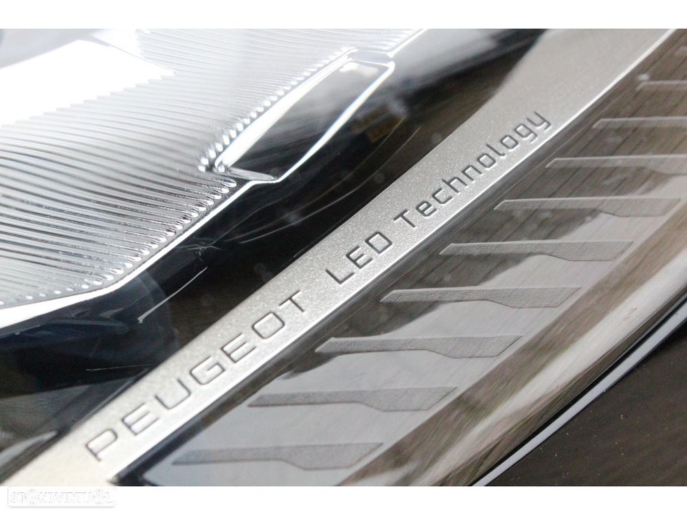 Peugeot 308 PureTech 130 EAT8 Allure - 12