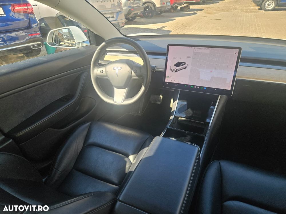 Tesla Model 3 - 7