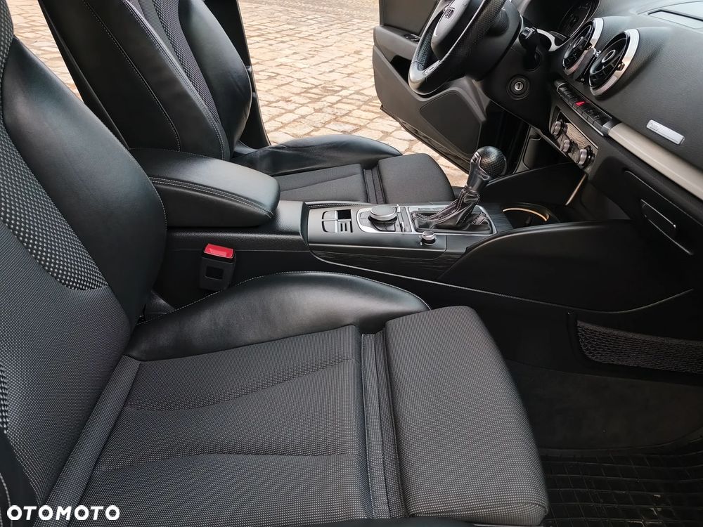 Audi A3 Sportback 2.0 TDI S tronic S line Sportpaket - 19