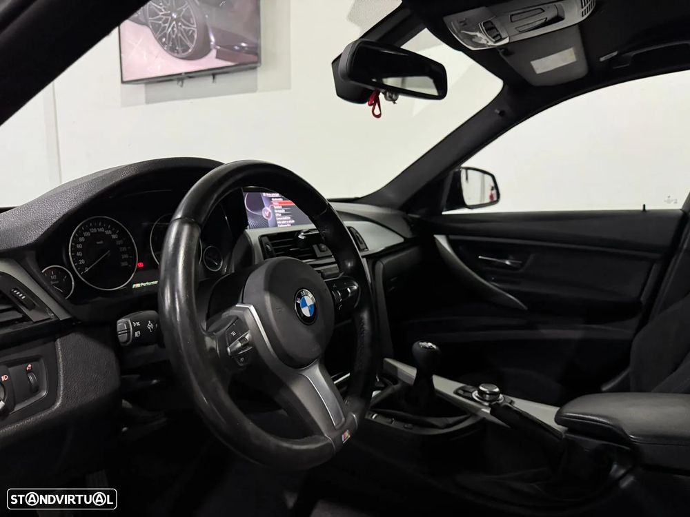 BMW 320 d Pack M - 12