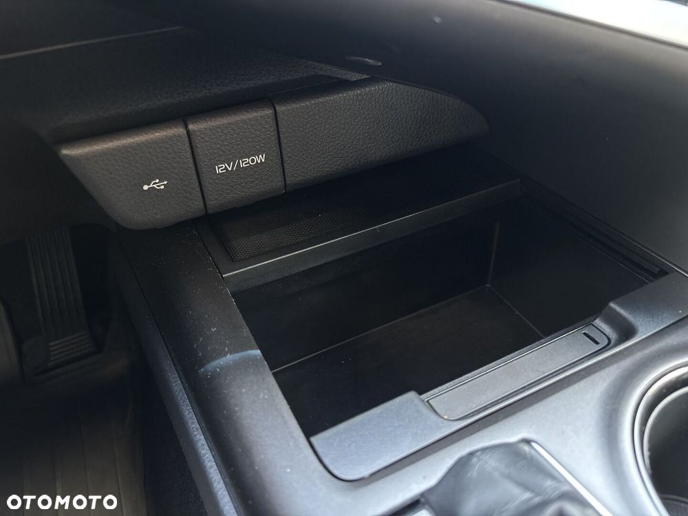 Toyota Camry 2.5 Hybrid Comfort CVT - 32