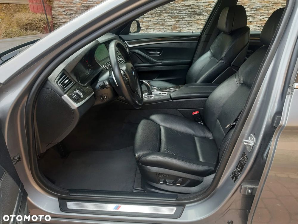 BMW Seria 5 520i Sport-Aut - 13