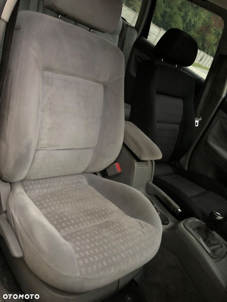 Volkswagen Passat - 12