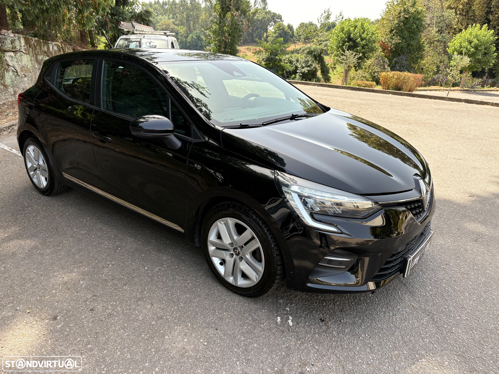 Renault Clio 1.6 E-Tech Exclusive - 3