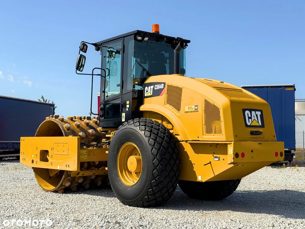 Caterpillar WALEC WIBRACYJNY / CS64B / KLIMATYZACJA / CAT - 3