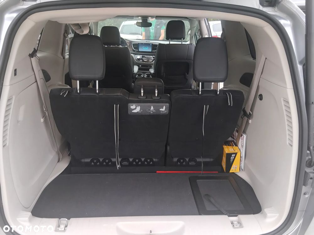Chrysler Pacifica - 17