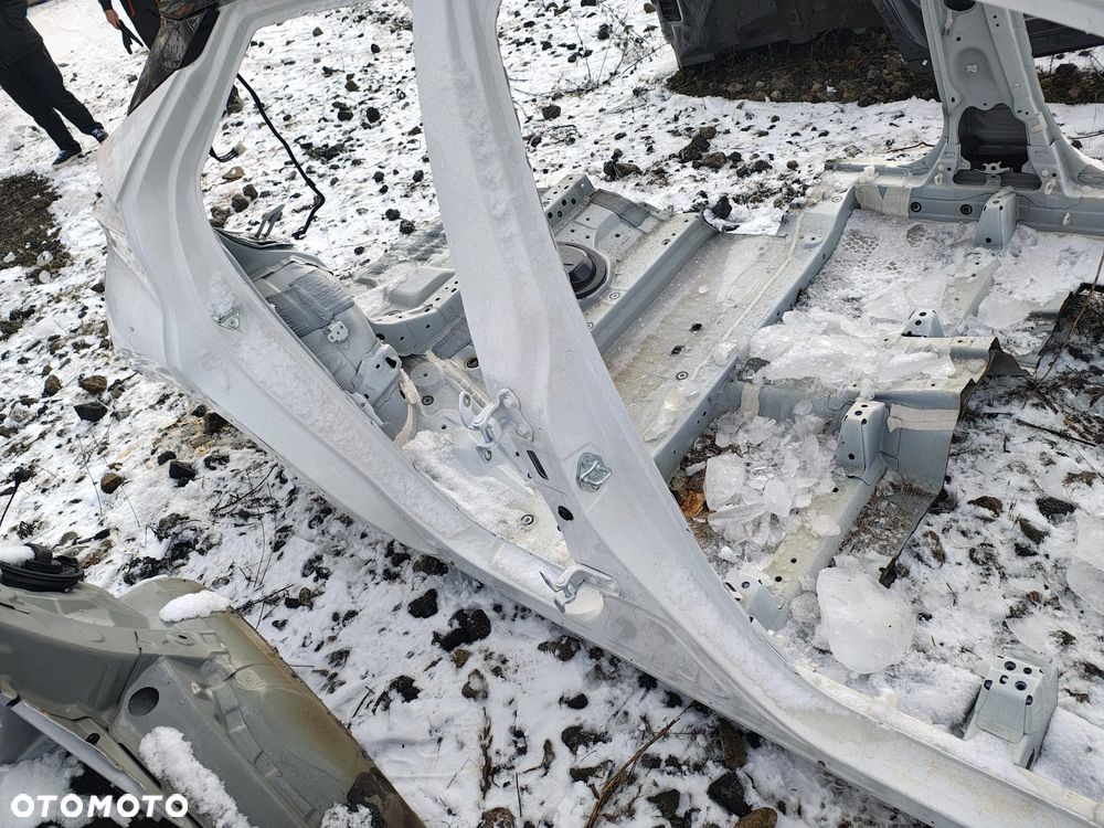 Ćwiartka błotnik prawy tył próg toyotra c-hr chr II 2.0 hev 23+ - 5