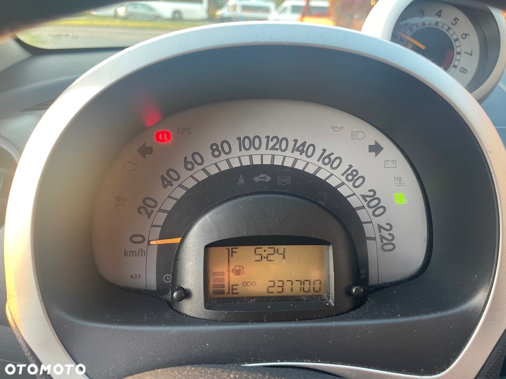 Daihatsu Sirion 1.3 - 12