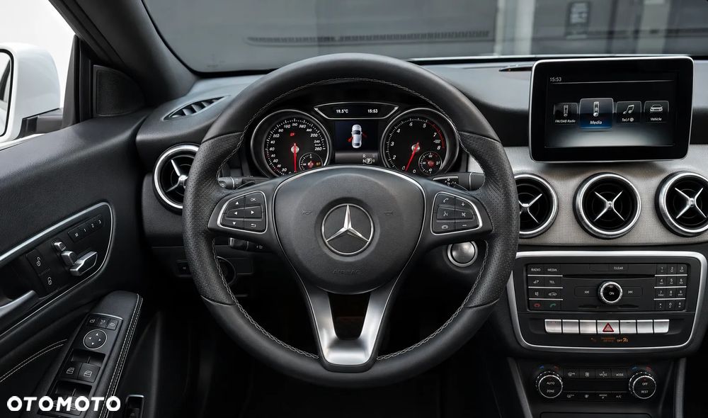 Mercedes-Benz CLA 250 7G-DCT AMG Line - 9